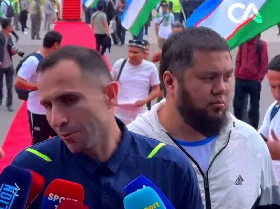 В Узбекистане мужчина случайно попал в кадр во время интервью Темура Кападзе и стал мемом — видео