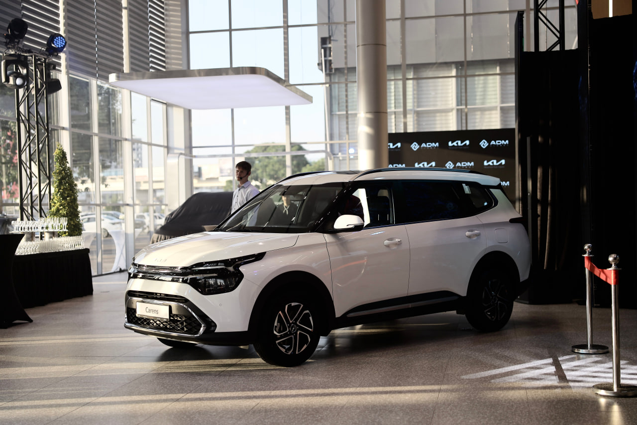Kia представляет в Узбекистане новый кроссвэн Carens