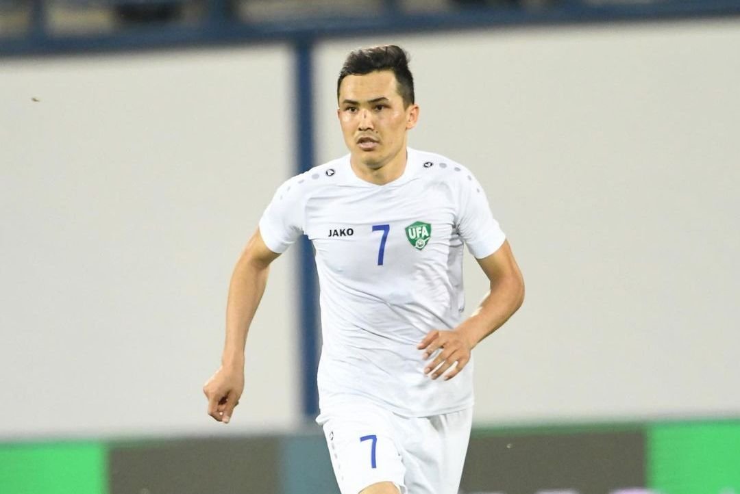 Молния ударила в самолёт, на котором летел узбекский футболист Отабек Шукуров