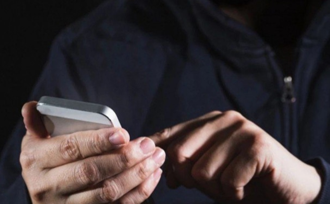 В Бухаре мужчина шантажировал женщину распространением интимных фотографий, требуя $3 000