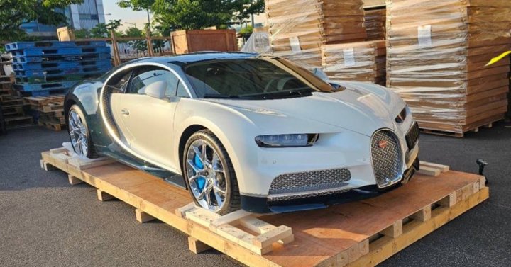 В Узбекистан привезли гиперкар Bugatti Chiron почти за 50 млрд сумов — видео