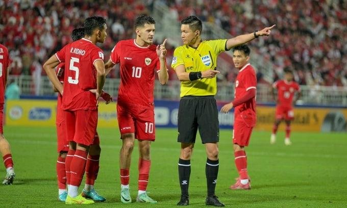 В Индонезии «избили» арбитра, который отсудил матч против Узбекистана – видео