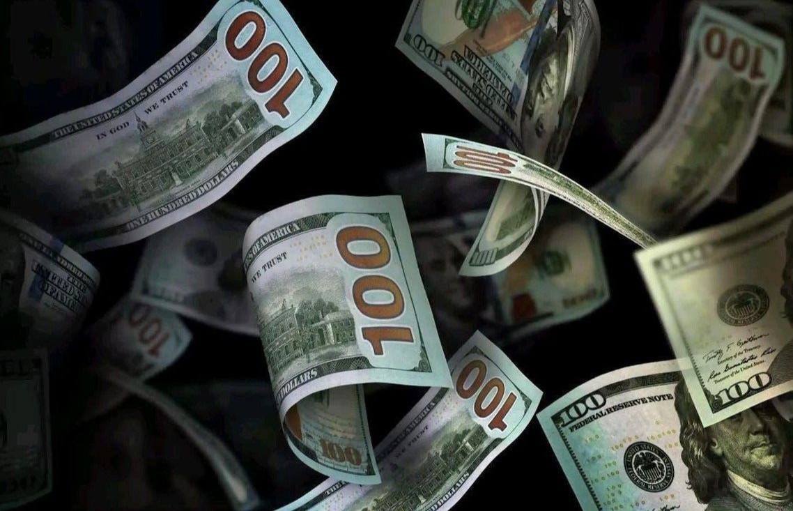 В Узбекистане значительно подешевели фунт и другие валюты