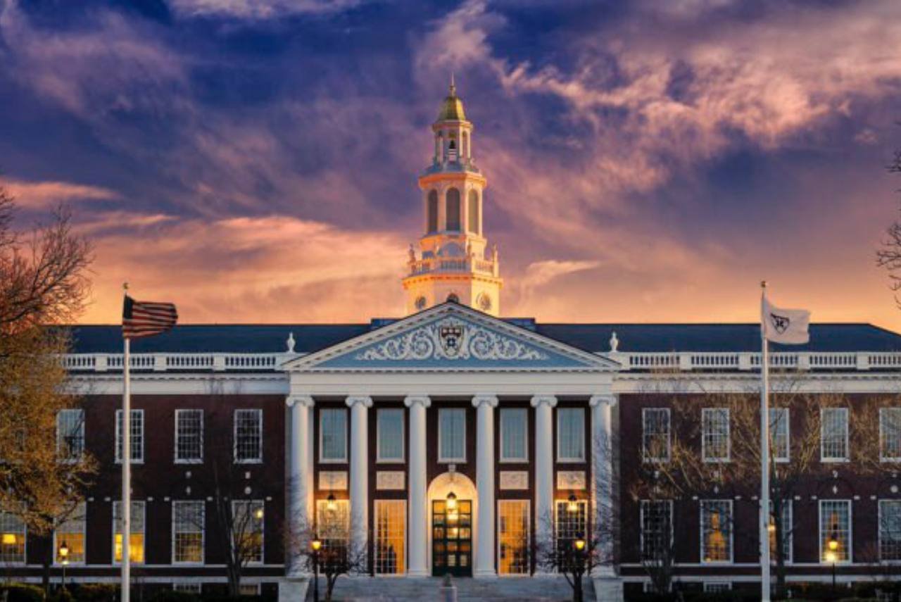 В Гарвардском университете появился первый доктор наук из Узбекистана