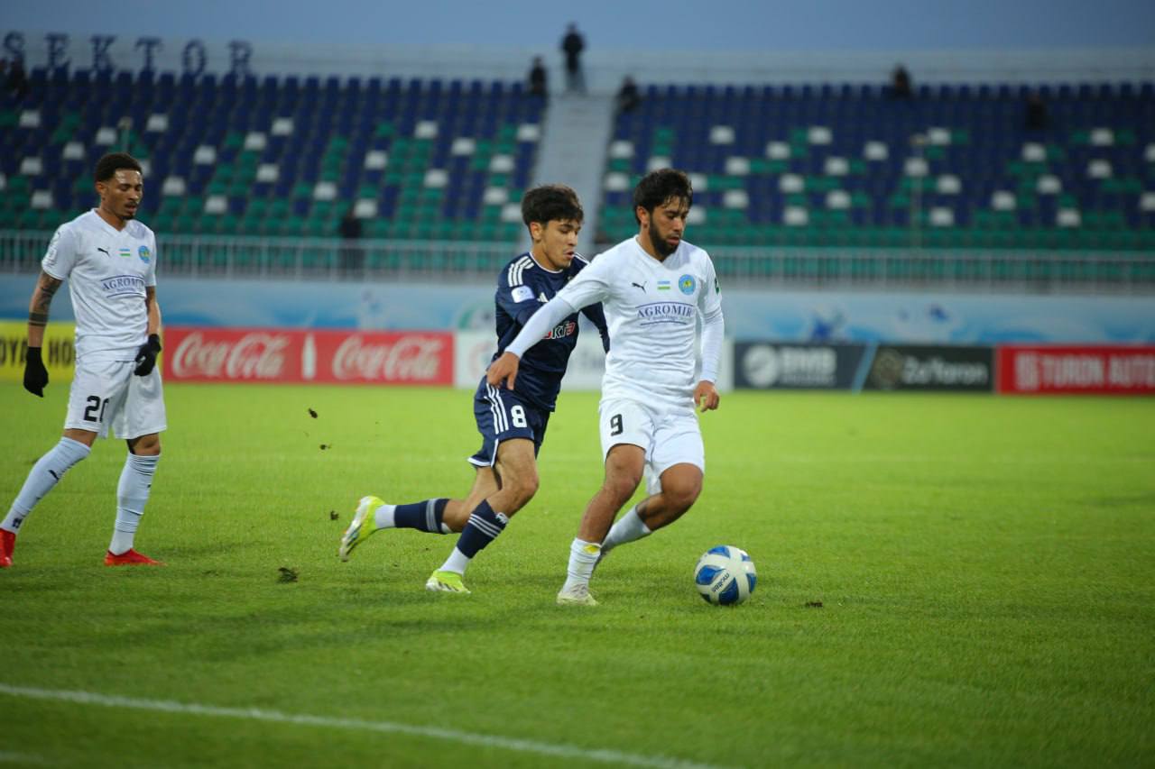 Между фанатами узбекских клубов Пахтакор и Динамо произошла стычка — видео