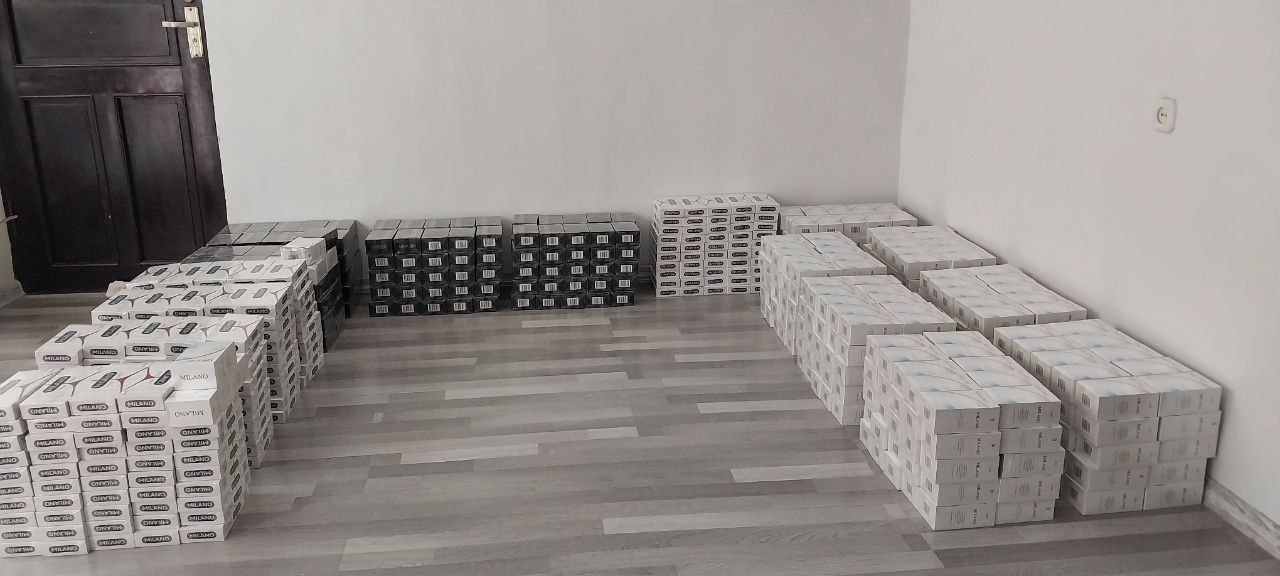 На перевале «Камчик» проверили автомобиль «Jetоur», в котором оказалась крупная партия контрабандных сигарет