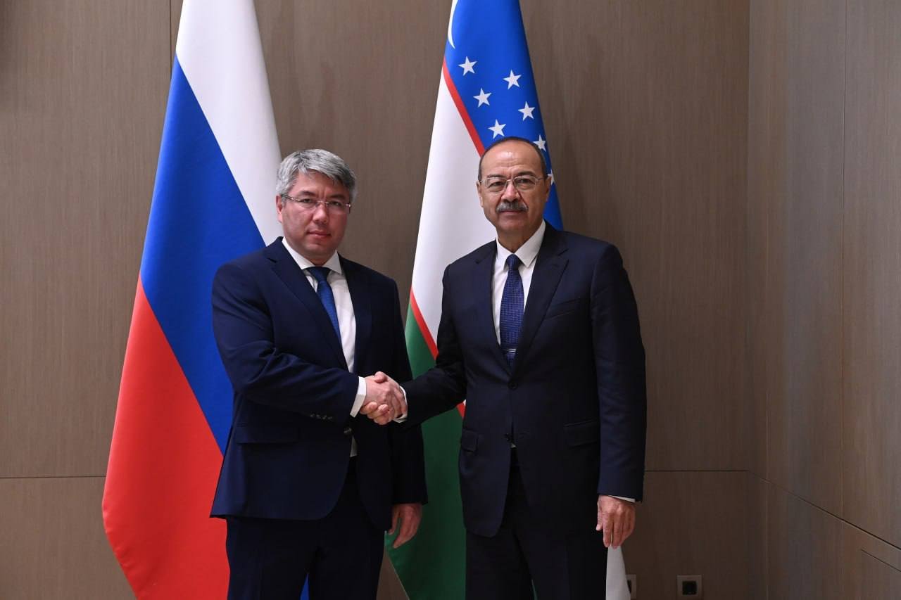 Глава Бурятии рассказал премьер-министру Узбекистана про бурятские вертолёты