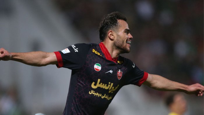 Узбекский футболист Остон Урунов стал чемпионом Ирана