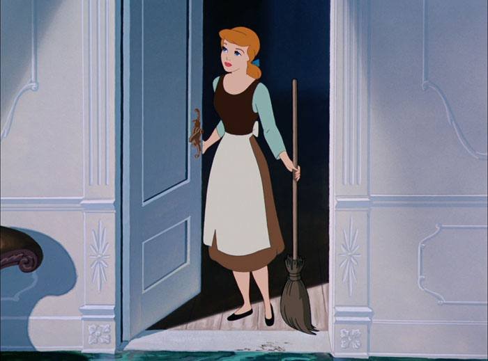 «Что плохого в том, чтобы быть служанкой?»: В Узбекистане открыли курсы для невест — видео