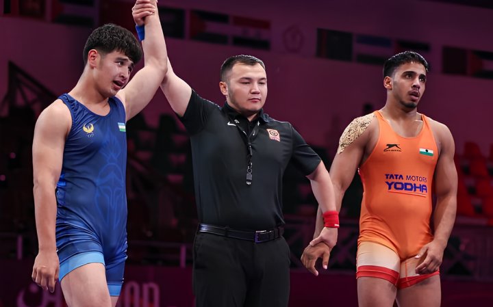 Узбекские борцы завоевали пять медалей во второй день юношеского ЧА