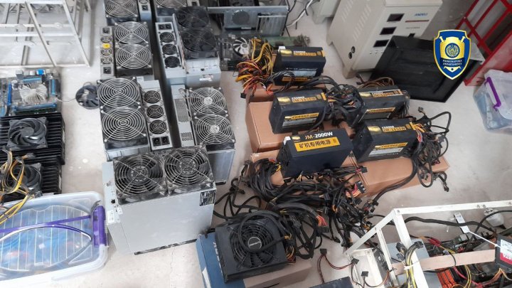 В Чирчике и Ахангаране выявили две майнинговые фермы