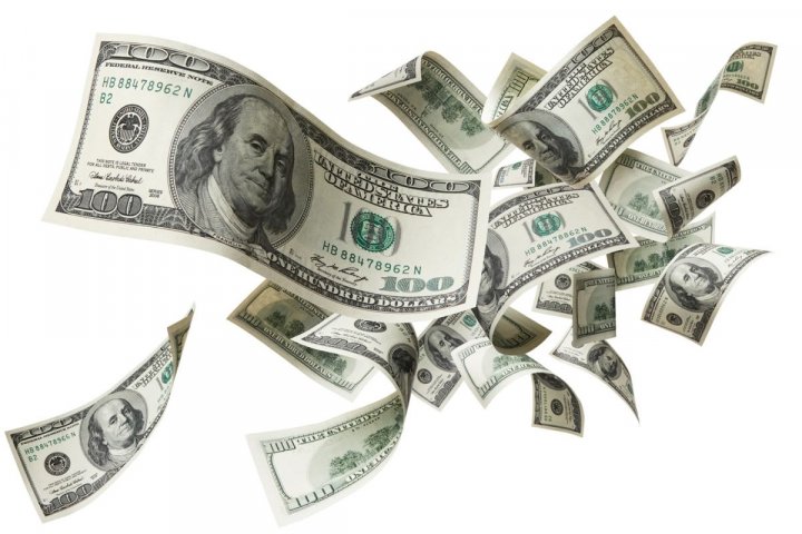 В Узбекистане после шестидневного спада вырос курс доллара