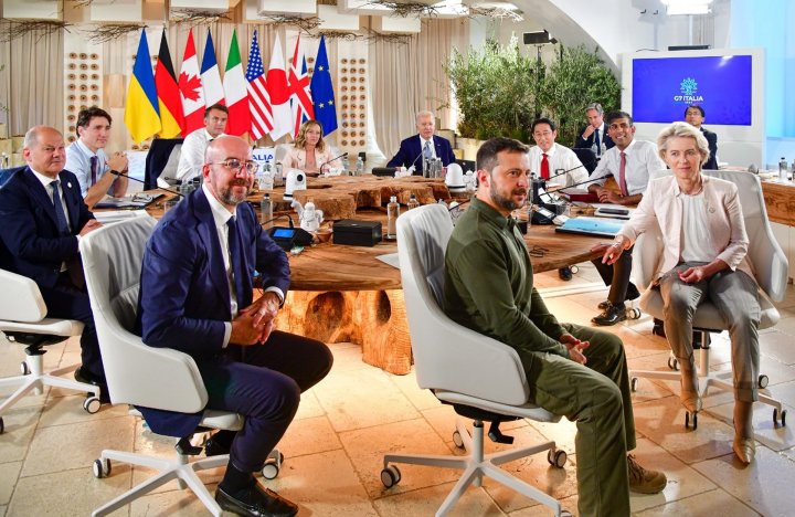 Китайский дипломат высмеял «Саммит мира» от G7