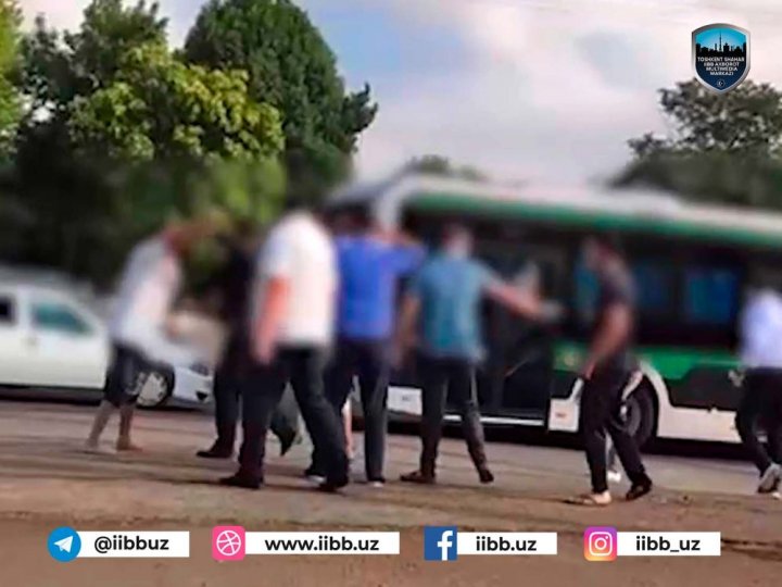 В Ташкенте между водителями трёх транспортных средств произошла драка