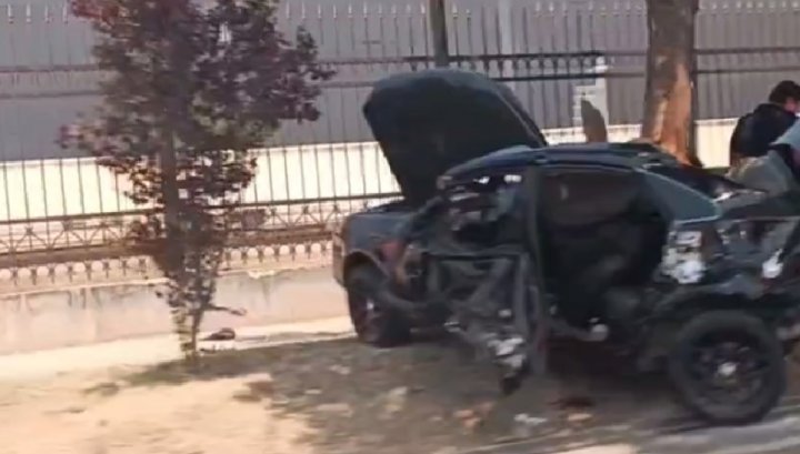 В Ташкенте водитель автомобиля «Lacetti» не справился с управлением и погиб, столкнувшись с деревом