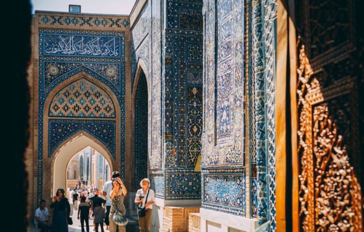 За 5 месяцев 2024 года Узбекистан посетили 2,8 млн туристов