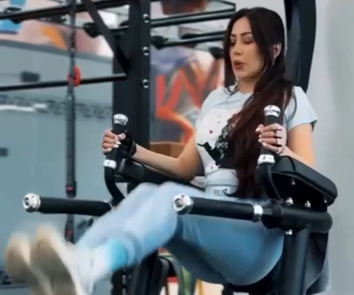 Узбекская певица Каниза опубликовала видео из фитнес зала