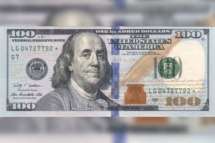 В Узбекистане шестой день подряд падает курс доллара