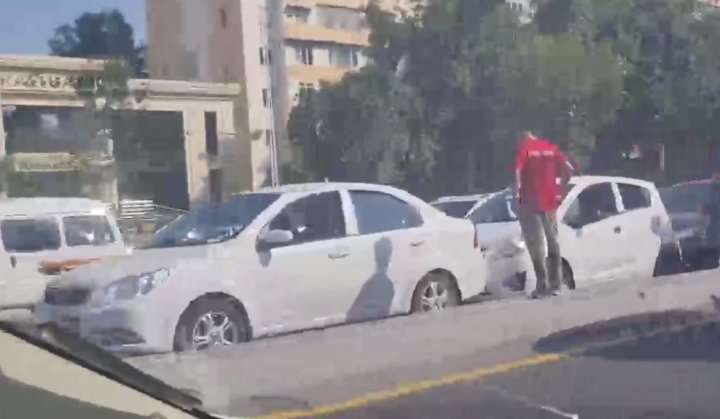 В Ташкенте произошло ДТП с участием четырёх автомобилей