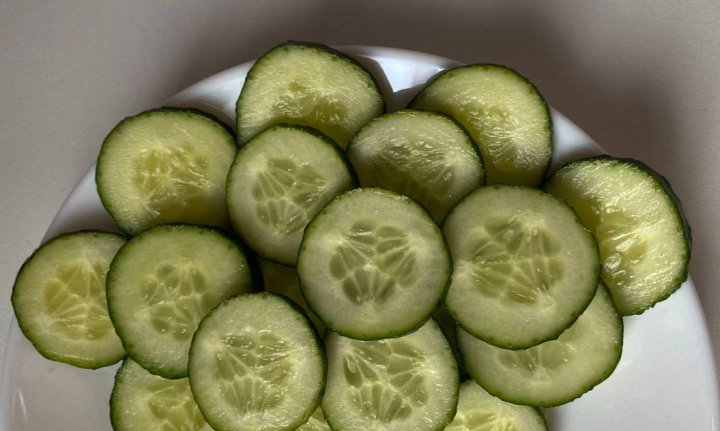 Узбекистанец не смог хрустнуть огурцом громче всех