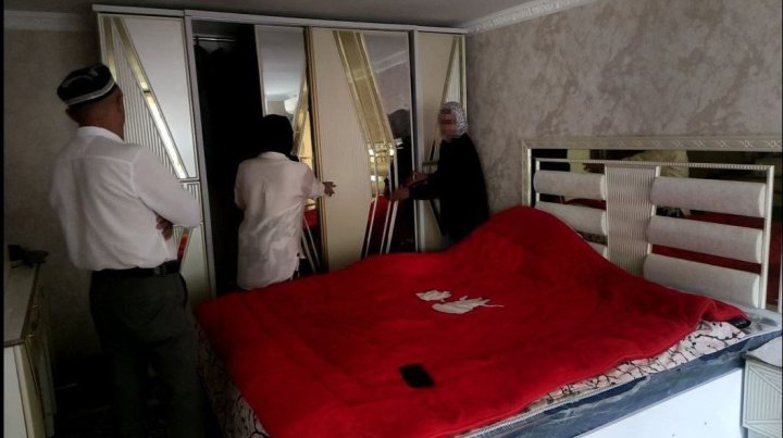 В Фергане отец прятал сына в шкафу, чтобы не отдавать его матери