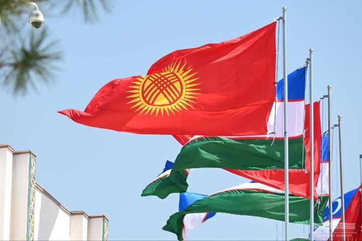 Президент Кыргызстана Садыр Жапаров прибыл в Узбекистан