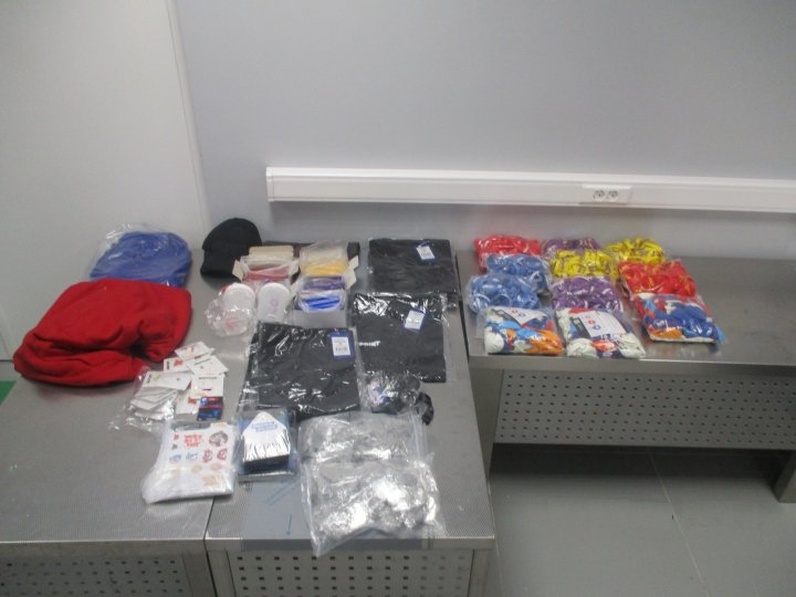 Пассажирка екатеринбургского «Кольцово» незаконно пыталась вывезти из России в Узбекистан 13 кг сувениров