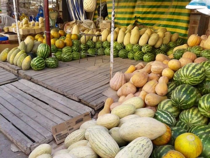В Узбекистане призвали не покупать арбузы и дынь в придорожных ларьках