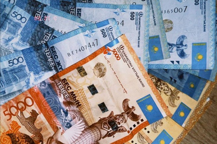 В Узбекистане вырос курс всех иностранных валют, кроме тенге