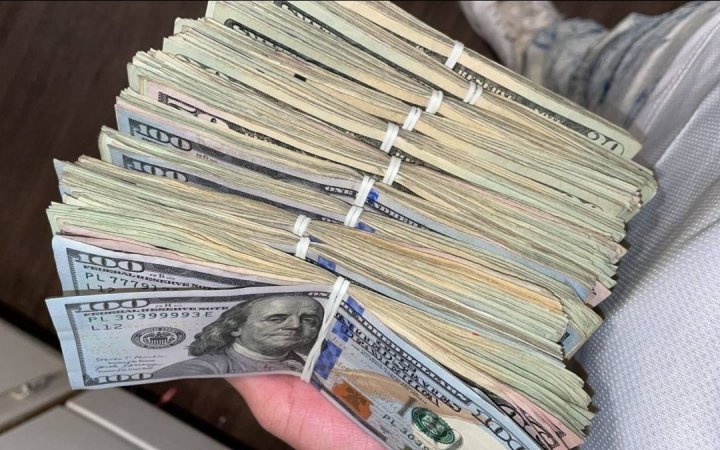 С начала года сум ослаб к доллару на 2,3%