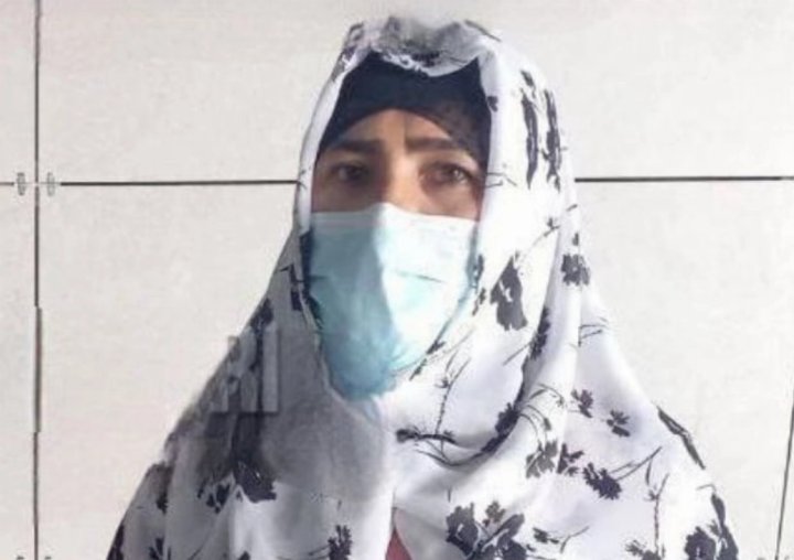 В Ташкенте наказали мужчину, который гулял в женской одежде