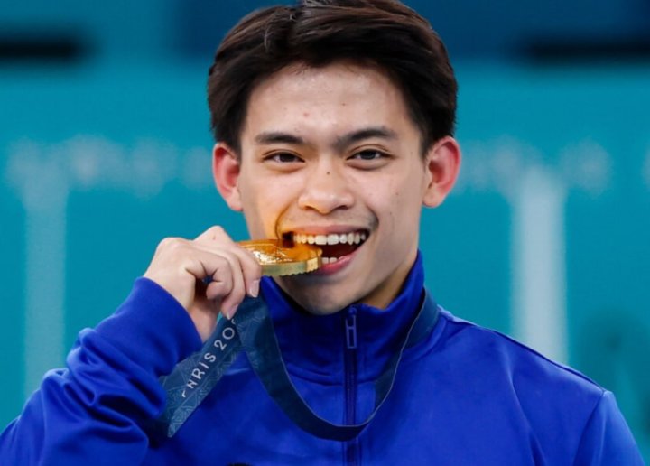 Олимпийский чемпион из Филиппин получит в подарок фары, курицу и чехлы для телефона