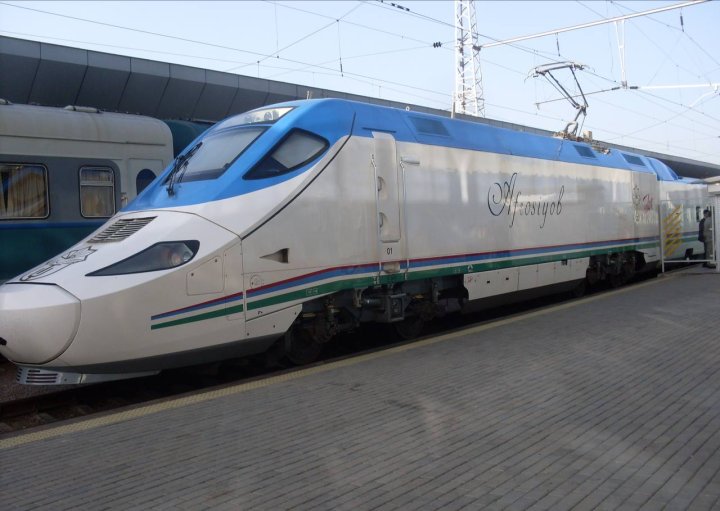 В праздничные дни Ташкент и Самарканд свяжут дополнительные поезда Afrosiyob