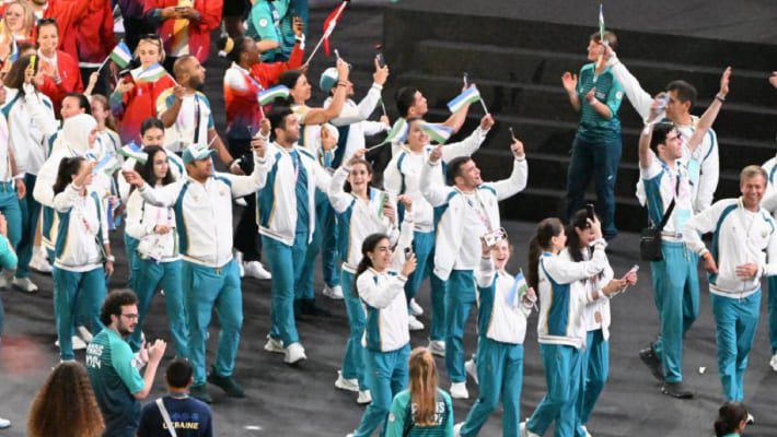 Триумфальная встреча героев: Олимпийцы возвращаются в Узбекистан — видео