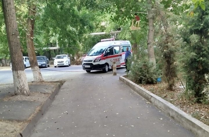 В Мирзо-Улугбекском районе очередная карета скорой помощи не смогла проехать к больному