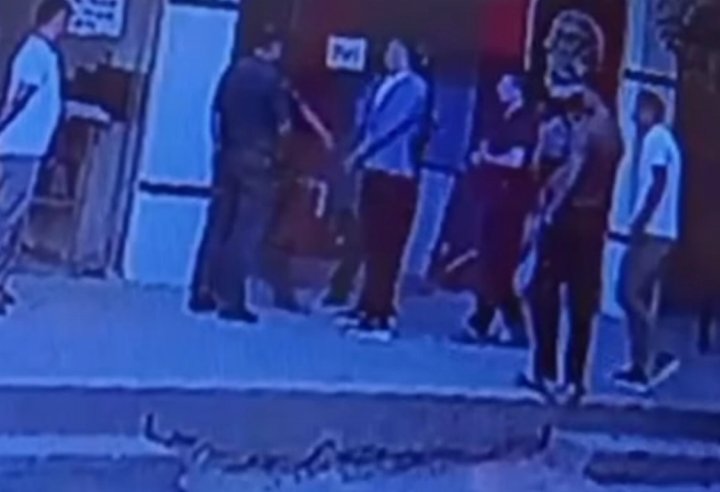 Хоким Чиракчинского района ударил гражданина и отделался предупреждением