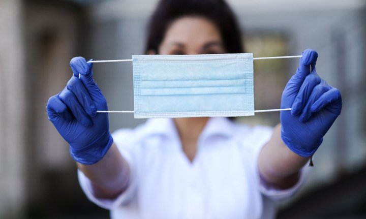 В Ташкентской области оштрафовали женщину, которая была в платке и маске