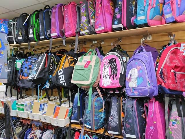 Узбекистанцам рассказали, сколько должен весить школьный рюкзак