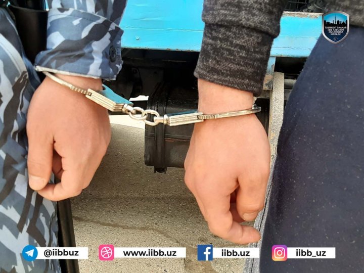 В Чиланзарском районе сотрудники ОВД обнаружили наркотики в квартире, из которой ночью доносился шум