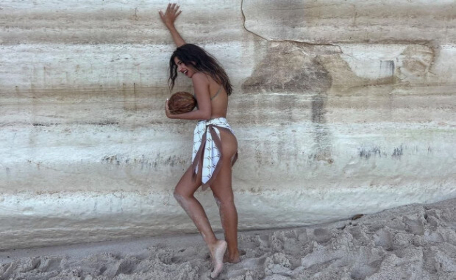 Узбекская блогерша Лео опубликовала фото в купальнике с отдыха — фото