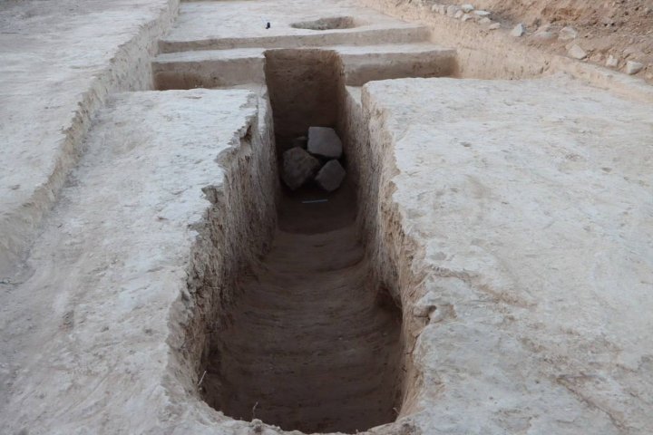 Археологи изучают древнее захоронение в Ташкентской области