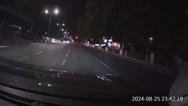 В Ташкенте девушка на электросамокате нарушила ПДД и чуть не погубила пожилую женщину