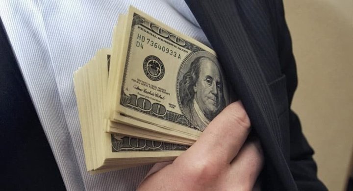 В Самаркандской области мошенник получил с 5 граждан деньги за трудоустройство в Англии