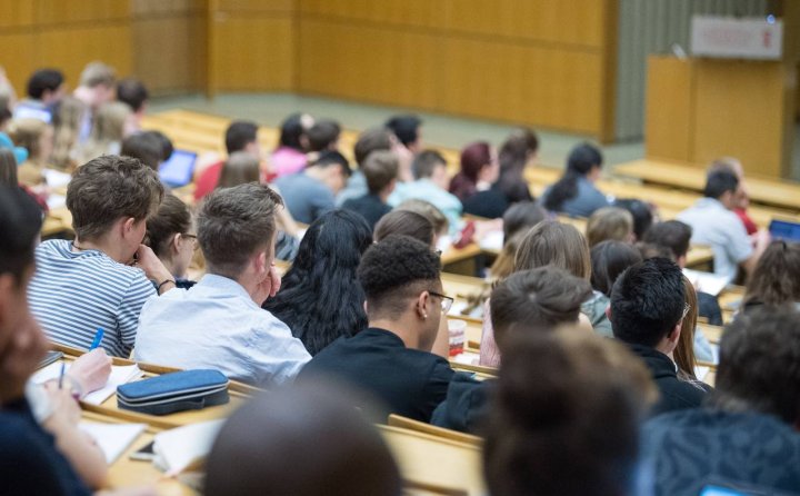 Число узбекистанцев в вузах Кыргызстана выросло на 64%