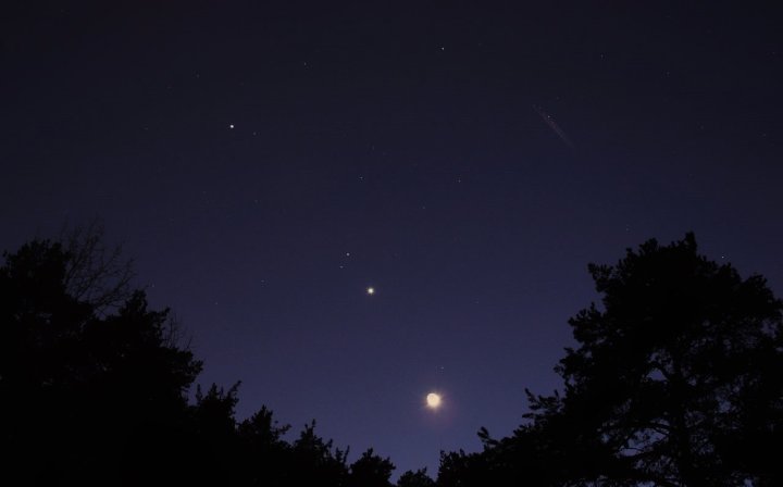 Жители Узбекистана смогут посмотреть парад планет этой ночью