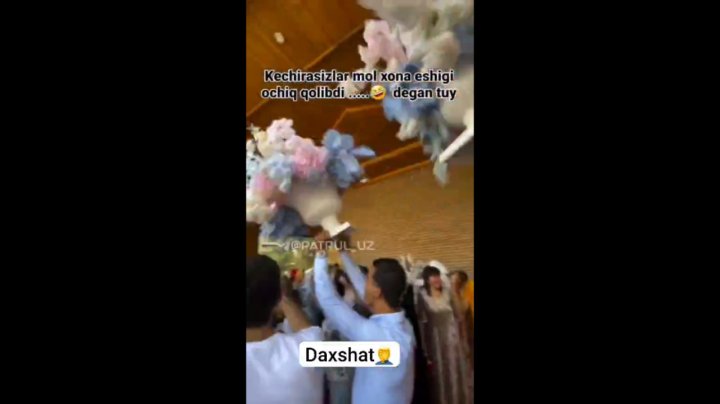 На узбекской свадьбе друзья жениха разнесли дом невесты — видео