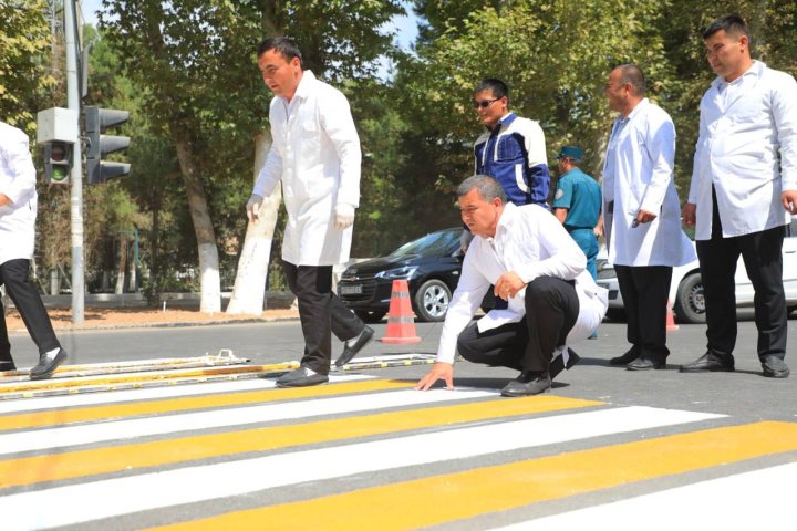 В Узбекистане создали стойкую краску для дорожной разметки