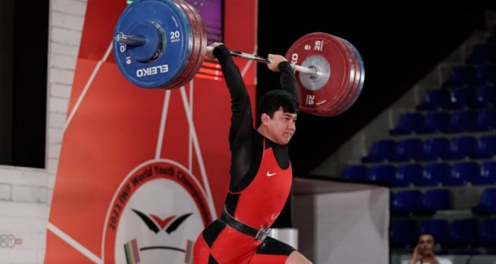 Узбекистанец завоевал золото на молодёжном ЧМ по тяжёлой атлетике в Испании