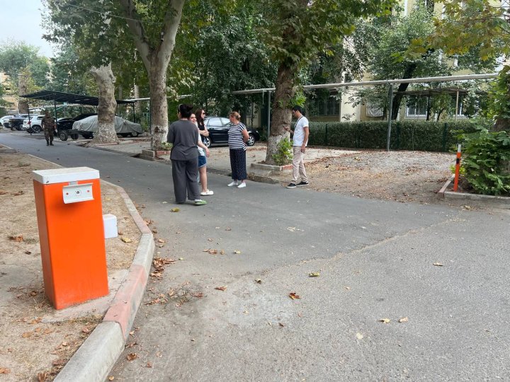 В Ташкенте очередной автомобиль скорой медицинской помощи не смог проехать к пациенту из-за шлагбаума