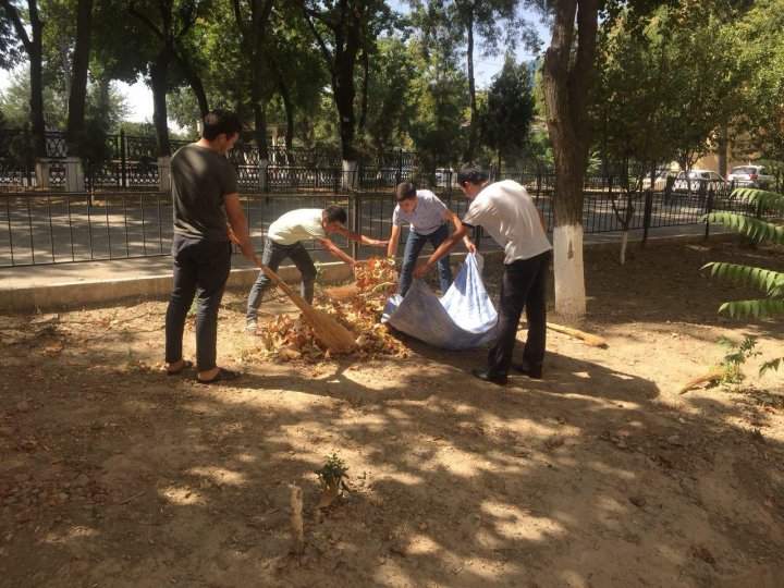 Узбекистанцев призвали помочь в чистке улиц от мусора